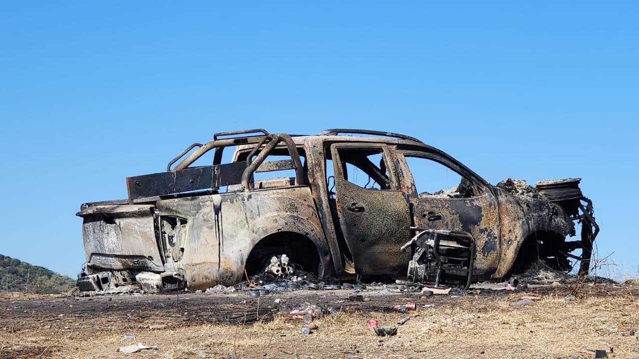 Vehículo calcinado con cuerpos en su interior en Heliodoro Castillo